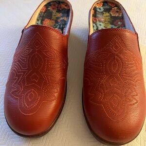 Alegria Etched Clogs